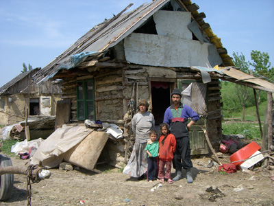 Rumänische Familie mit Haus, Internationale Direkthilfe